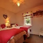 Overdale And Free Parking 4*