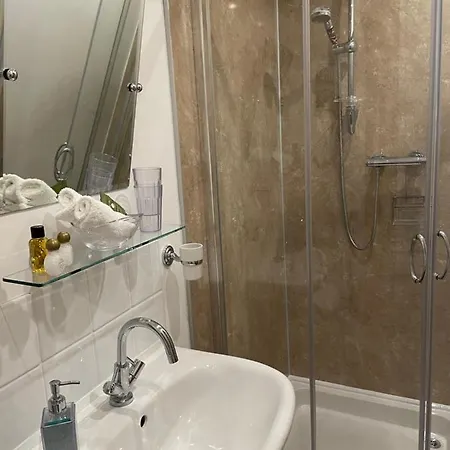 Overdale And Free Parking Whitby