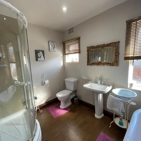 Overdale And Free Parking Penzion 4*