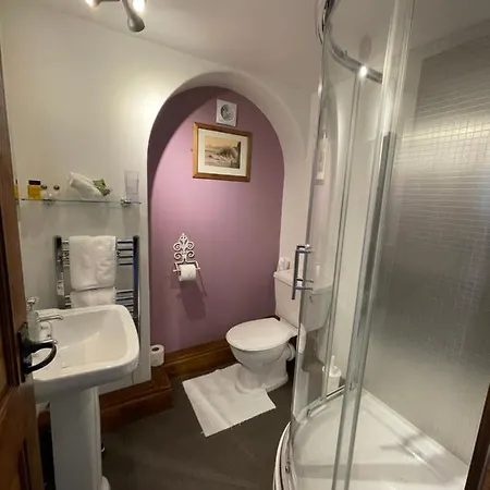 Overdale And Free Parking 4*