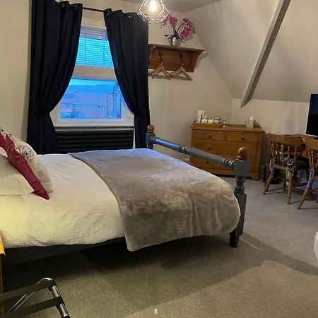 Guest house Overdale And Free Parking