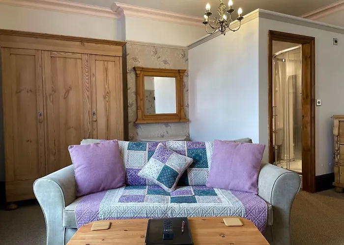 Overdale And Free Parking Guest house