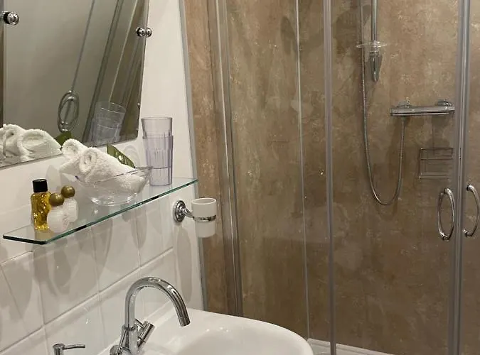 Overdale And Free Parking Whitby