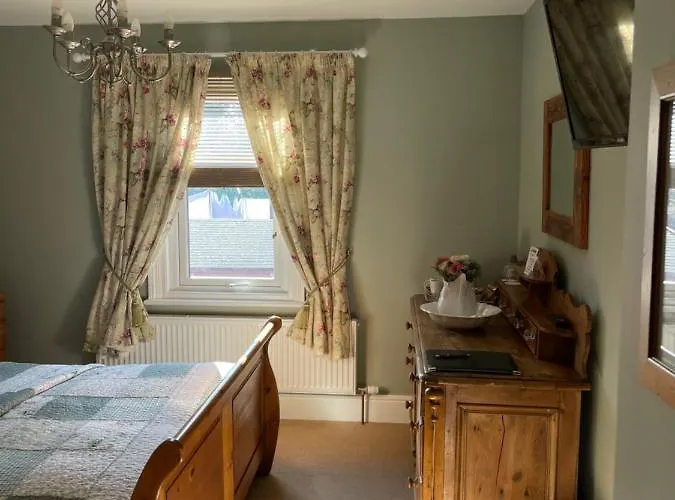 Overdale And Free Parking 4*