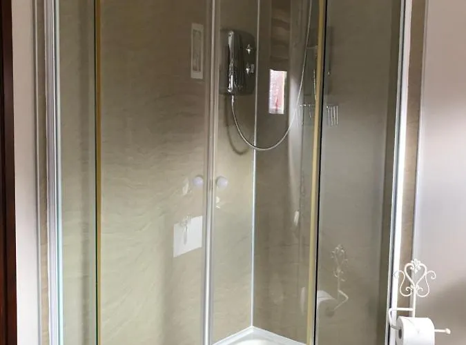 Overdale And Free Parking Guest house