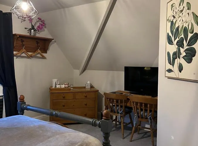 Overdale And Free Parking Guest house Whitby