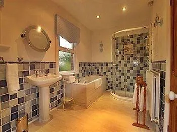 Overdale And Free Parking 4*