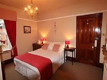 Overdale And Free Parking Guest house Whitby
