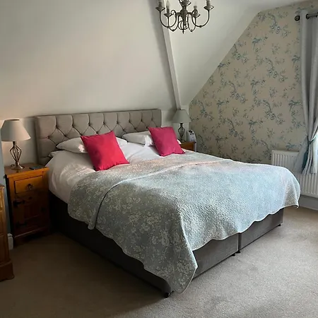 Overdale And Free Parking 4*