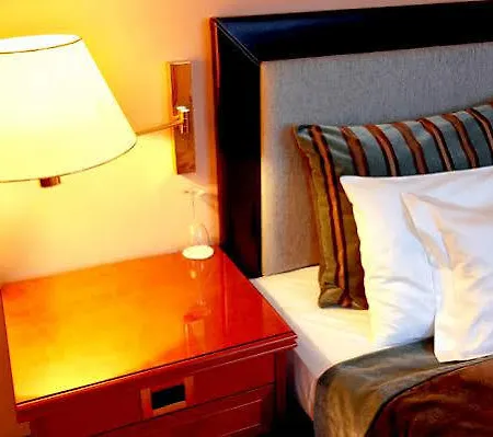 Overdale And Free Parking Konukevi 4*