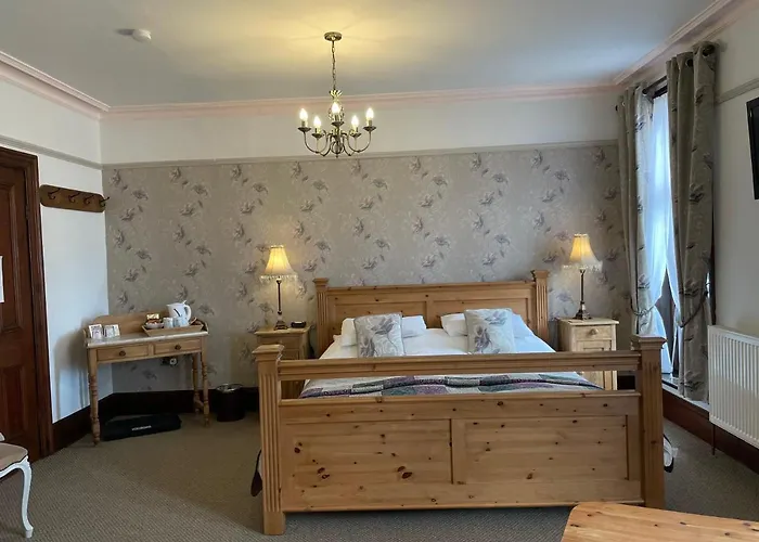 Overdale And Free Parking Guest house Whitby