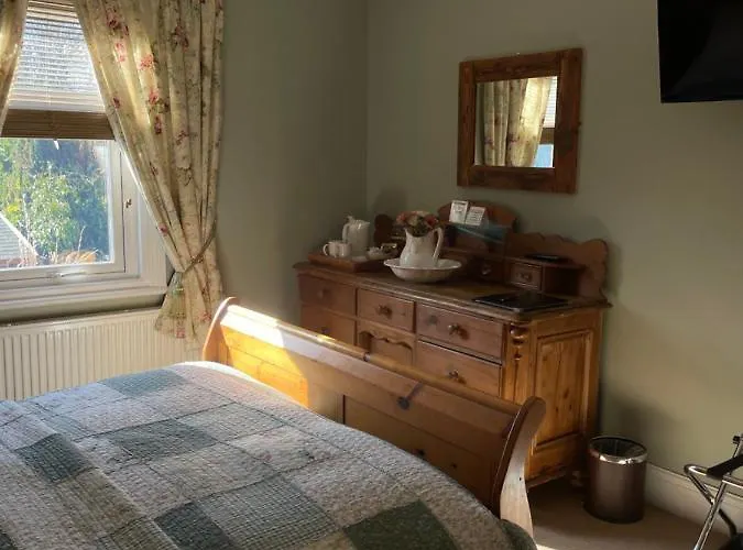 Overdale And Free Parking Guest house 4*