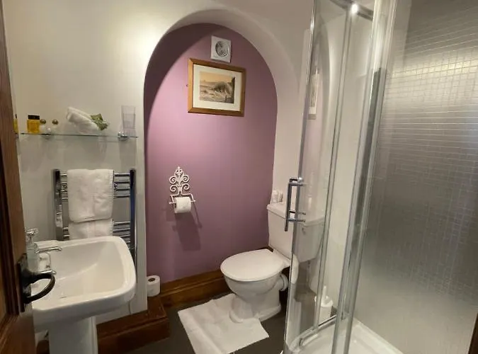 Overdale And Free Parking 4*