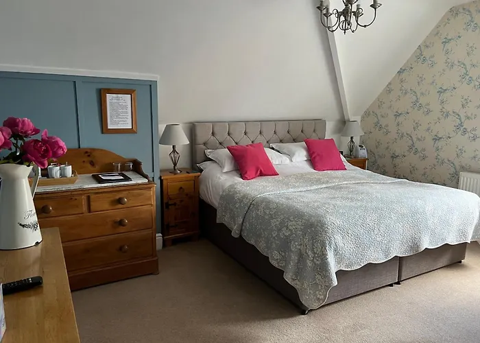 Overdale And Free Parking Guest house
