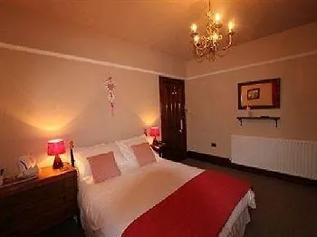 Overdale And Free Parking Guest house