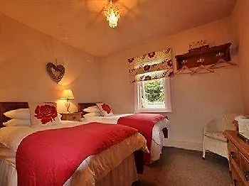 Overdale And Free Parking 4*