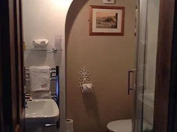 Overdale And Free Parking Guest house 4*